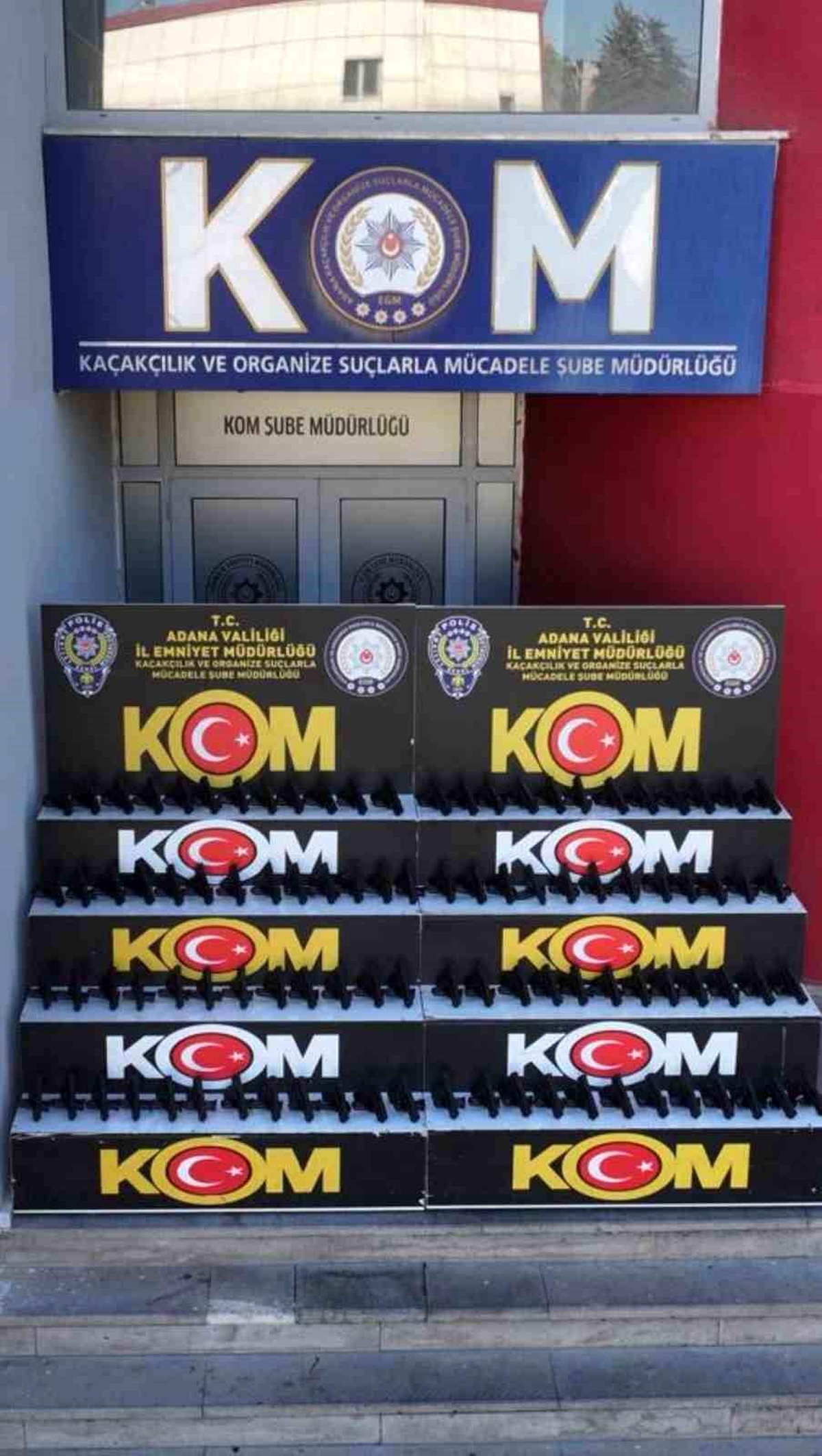 Adana\'da Tırda 97 Ruhsatsız Tabanca Ele Geçirildi