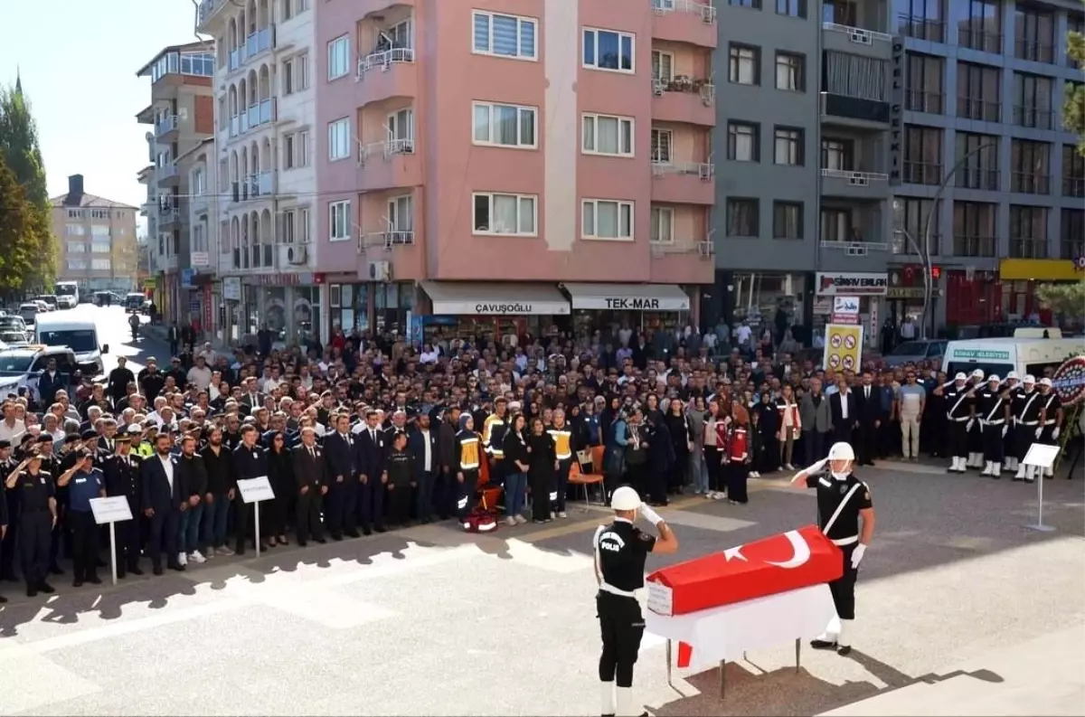 Gediz\'deki Trafik Kazasında Polis Memuru Hayatını Kaybetti