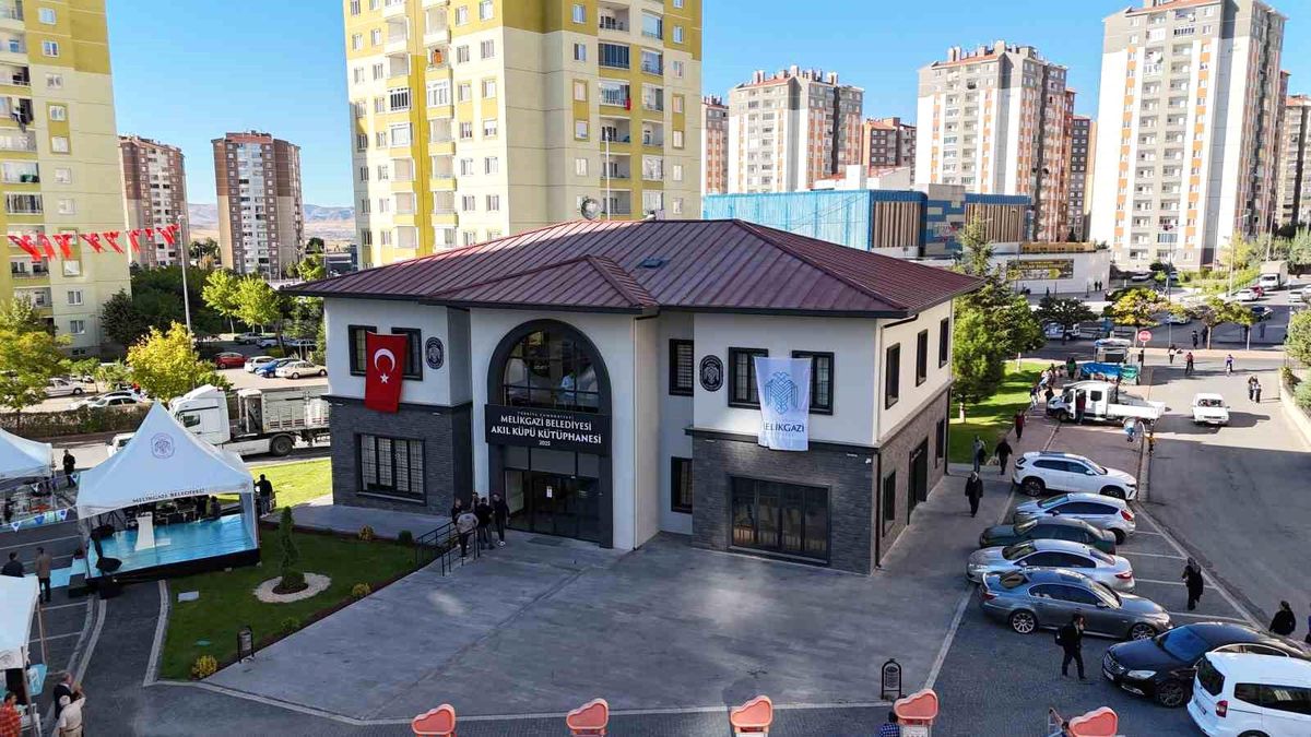 Melikgazi Belediyesi\'nden \'Akıl Küpü Kütüphanesi\' Açılışı