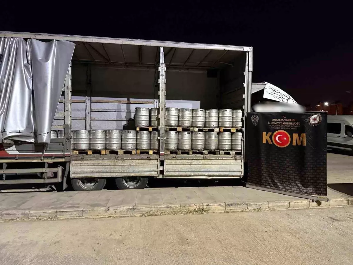 Antalya\'da Kaçakçılık Operasyonları: Binlerce Makaron ve İhtiyaç Maddesi Ele Geçirildi