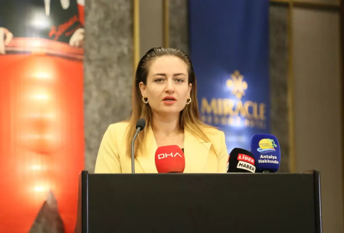 Antalya\'ya Turist Akını Devam Ediyor