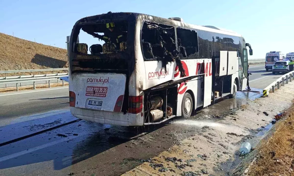 Aydın\'da Yolcu Otobüsü Yangında Kullanılamaz Hale Geldi