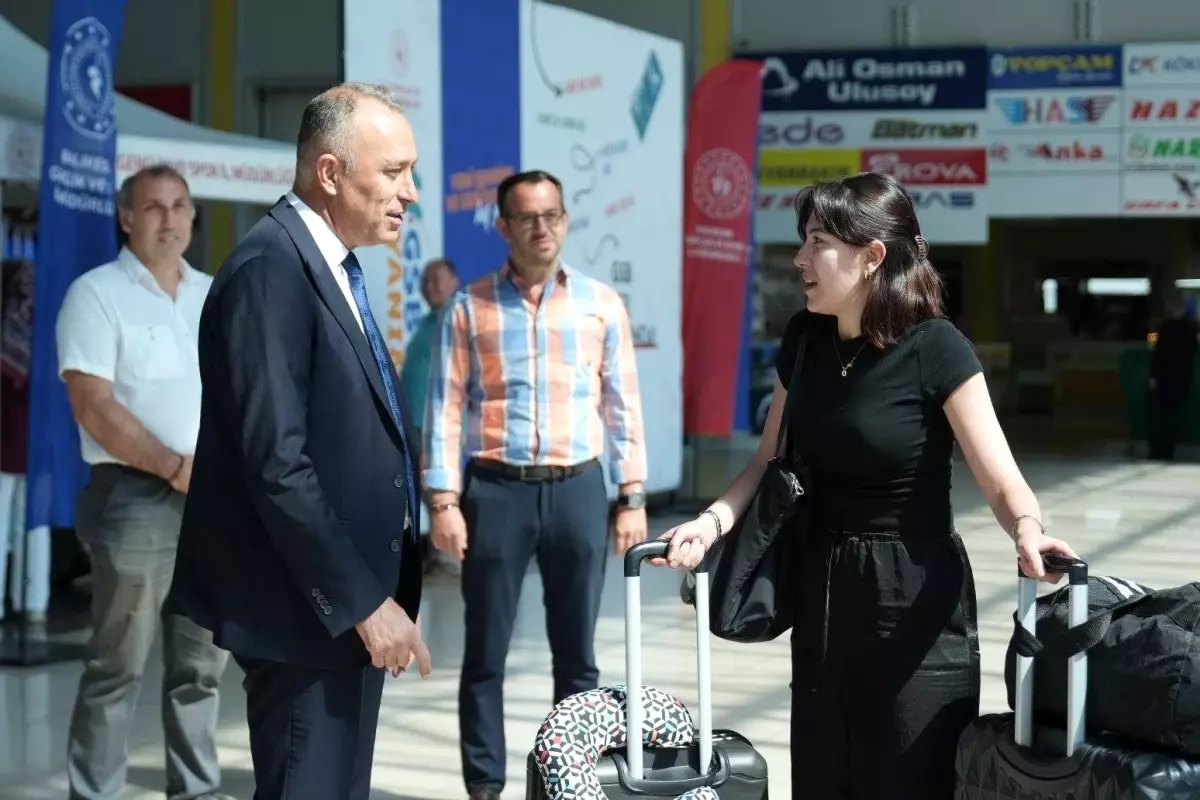 Balıkesir\'de Üniversite Öğrencilerine Karşılama