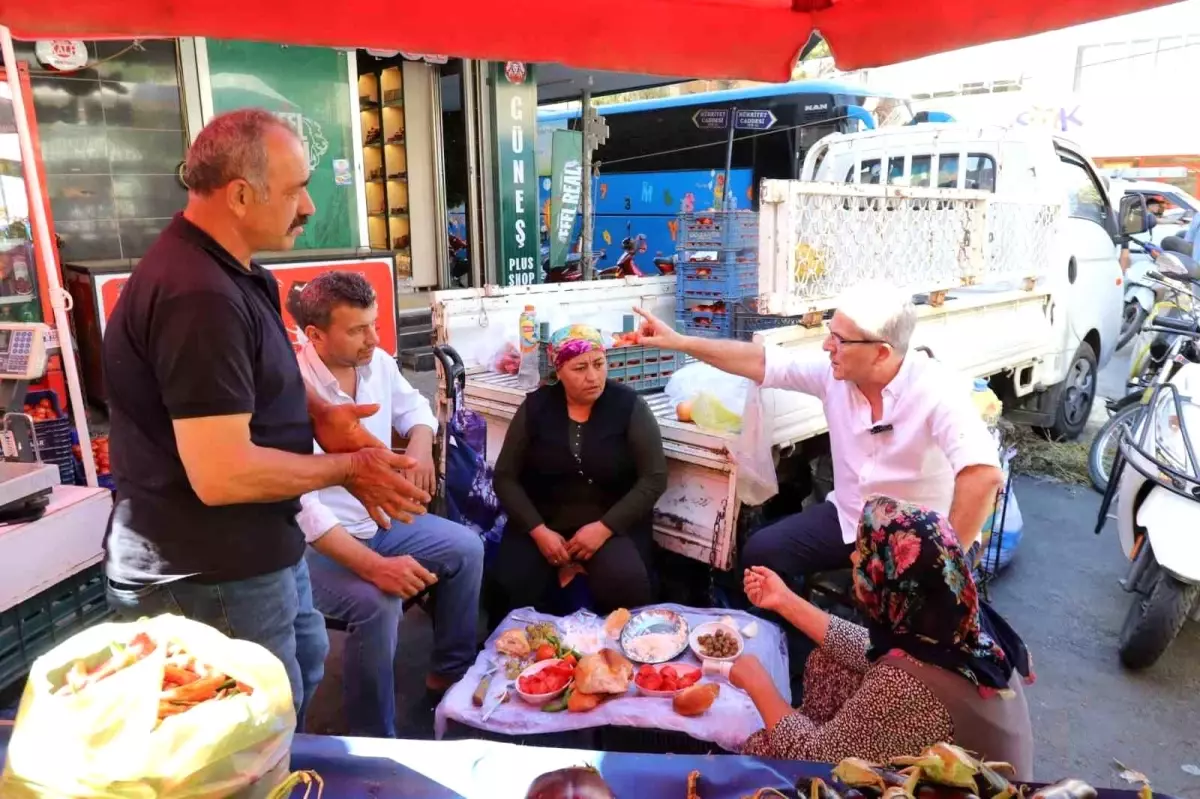 Başkan Tetik, Salı Pazarı\'nda Esnafı Ziyaret Etti