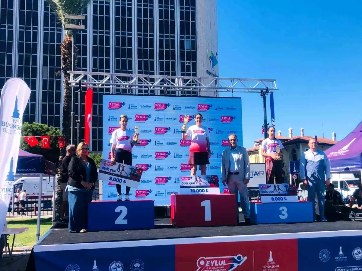 Sebahat Demir İzmir Yarı Maratonu\'nda Şampiyon