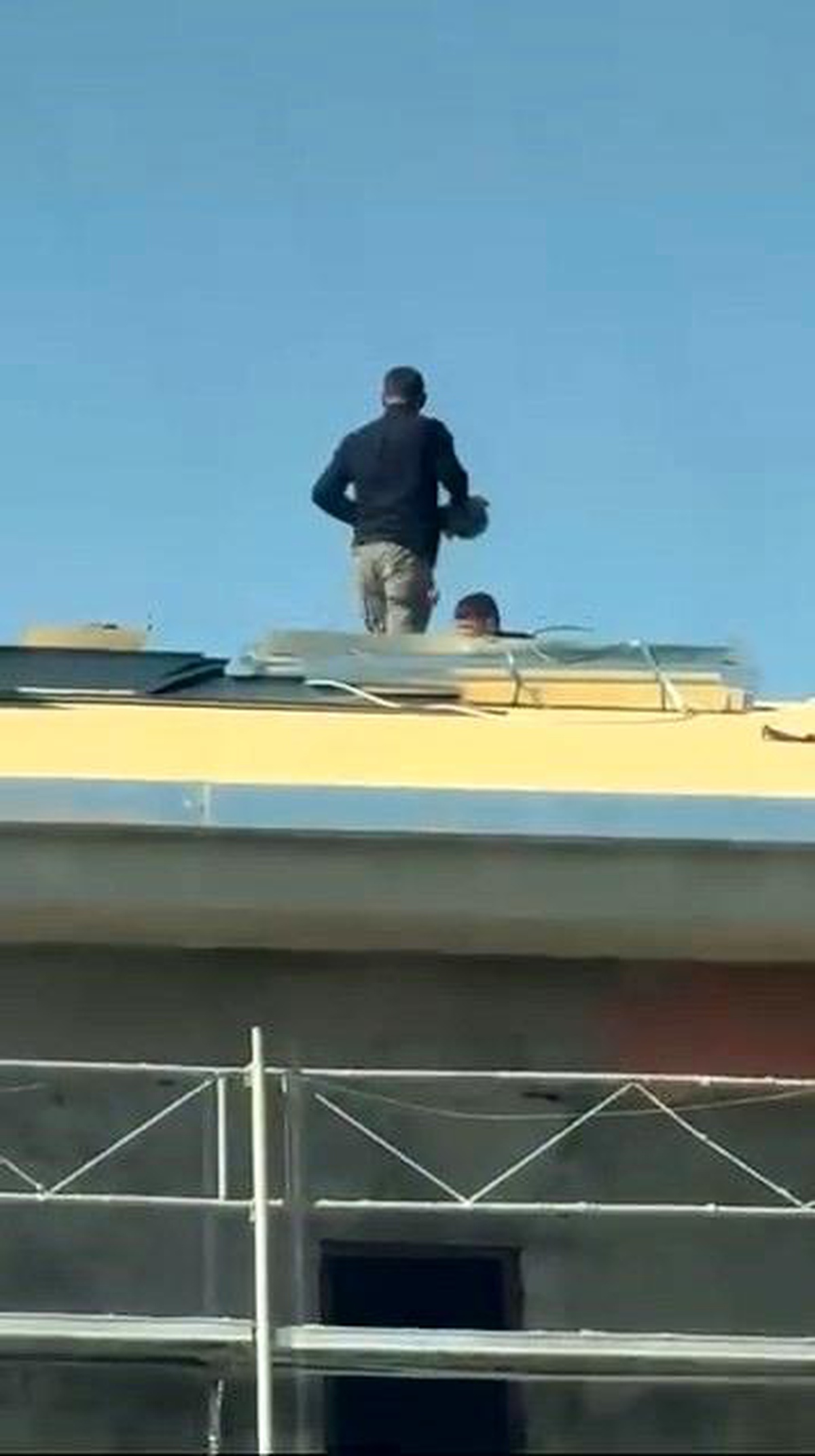 Elazığ\'da Güvensiz Çatı Çalışması