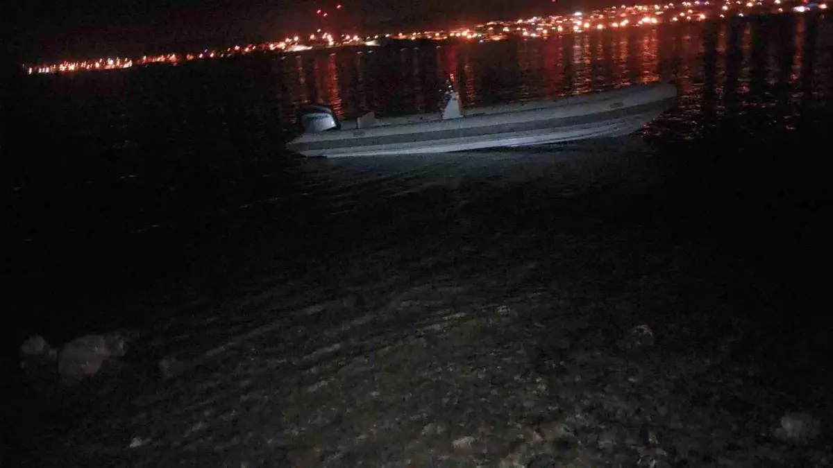 Çeşme\'de 32 Düzensiz Göçmen Yakalandı