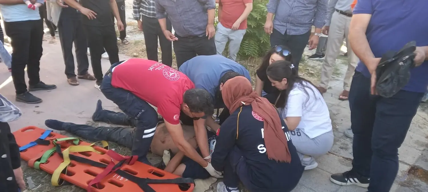 Hastane doktoru kazada yaralı hemşireye müdahale etti