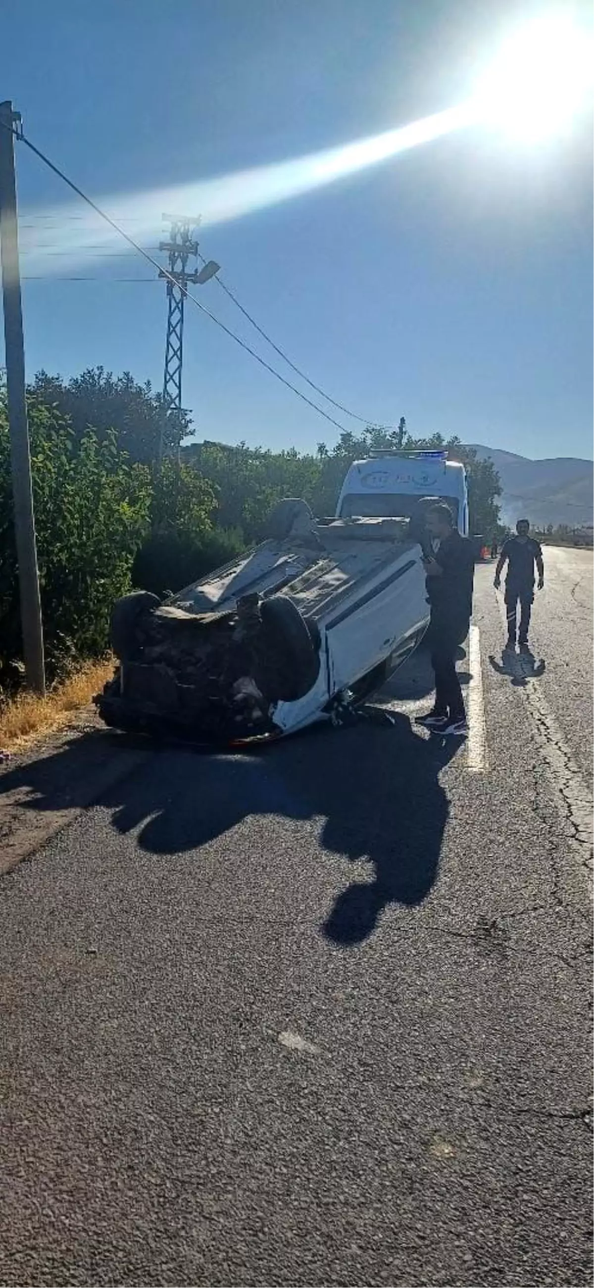 Elazığ\'da Takla Atan Araçta 3 Yaralı