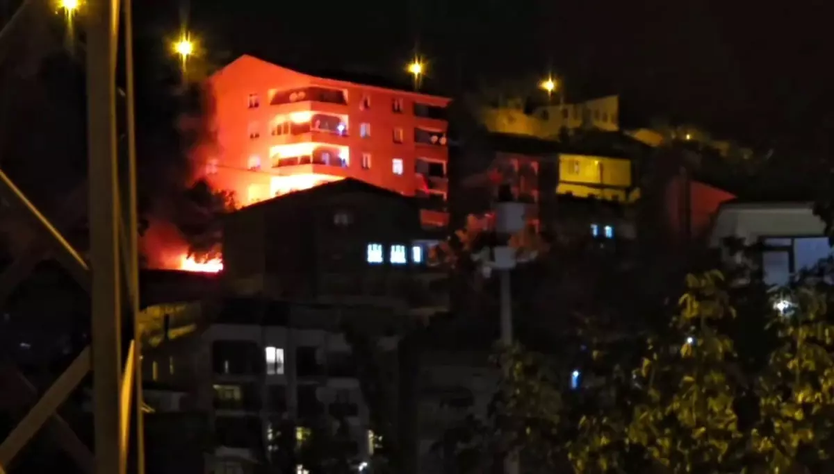 Hakkari\'de Bahçede Yangın Paniği