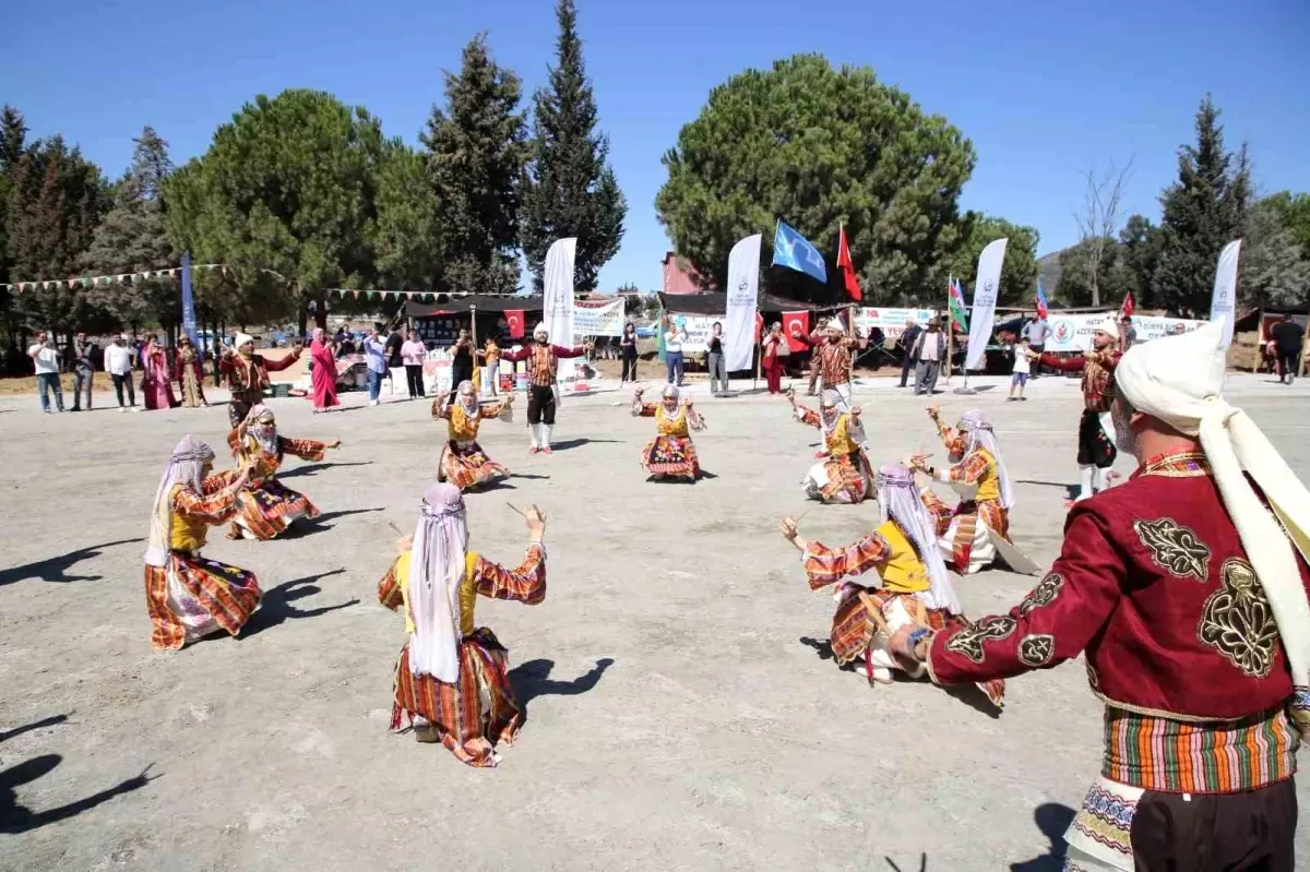 Hatay\'da Renkli Türkmen Şenliği Coşkusu