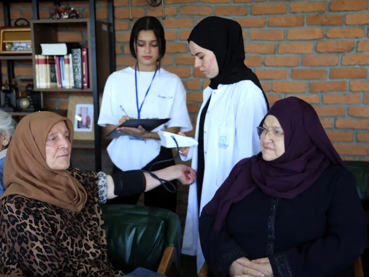 Kocaeli\'nin Saygınlar Kulübü, 60 Yaş Üstü Vatandaşları Bir Araya Getiriyor