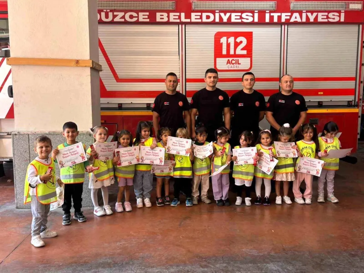 Düzce İtfaiyesi Minik Konuklarını Ağırladı