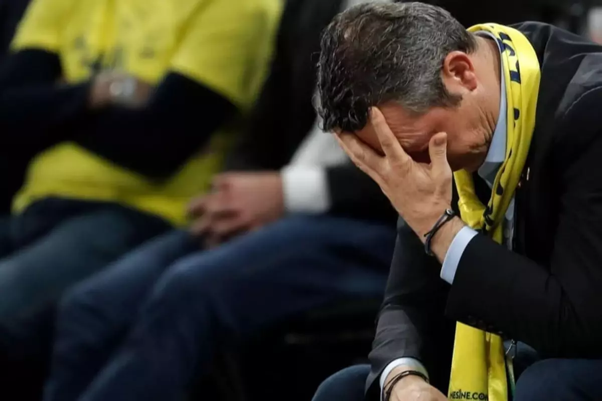 Nereden nereye! Ali Koç\'un çuvalla para verip aldığı futbolcunun kalemi kırıldı