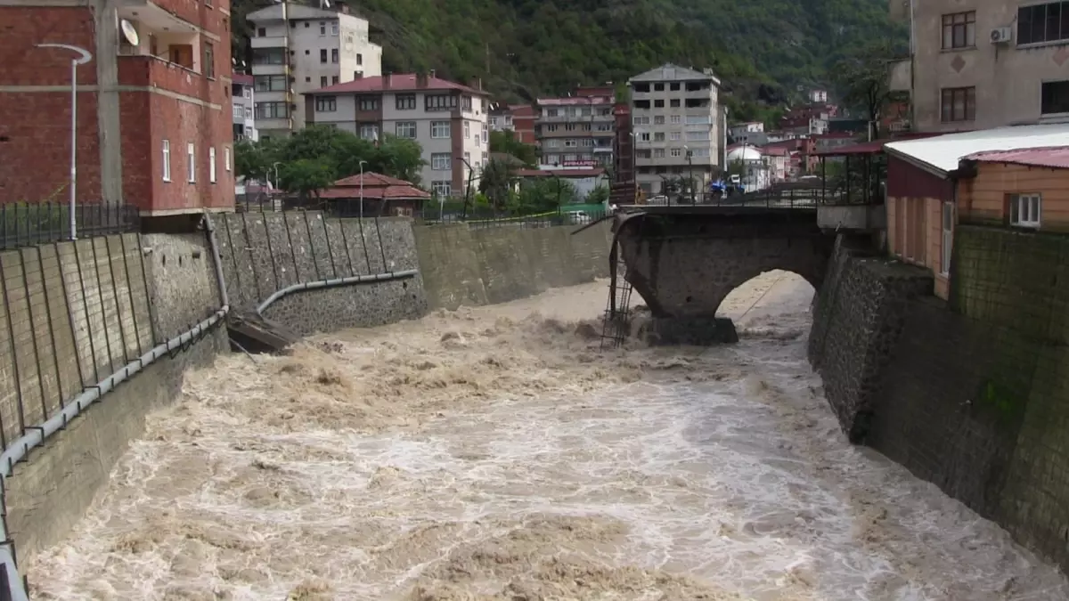 Selin Yıkıcı Etkisi Rize ve Artvin\'de Görüntülendi