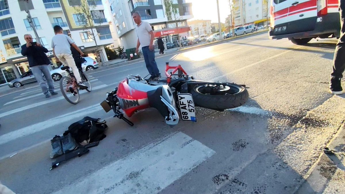 Aksaray\'da Trafik Kazası: Motosiklet Sürücüsü Ağır Yaralı