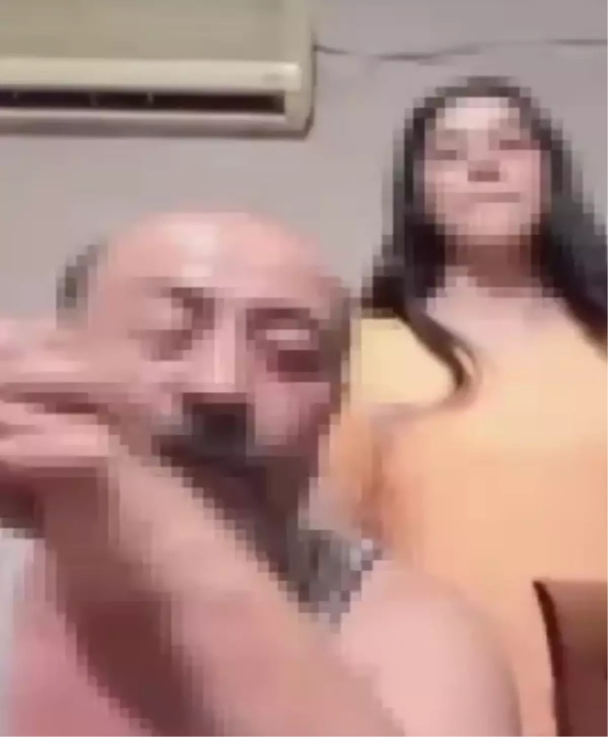 16 yaşındaki kızını dans ettirerek para kazanan baba, tutuklandı