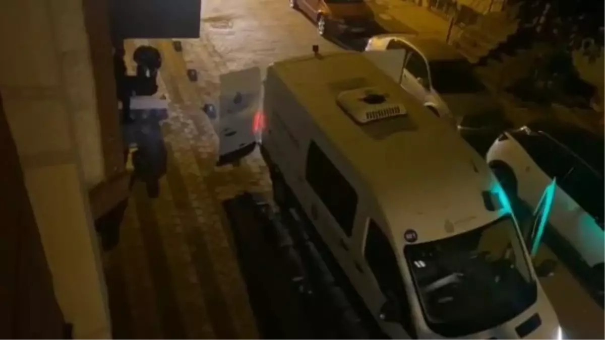 İstanbul\'da vahşet! Tartışma yaşadığı babasını boğazını keserek öldürdü