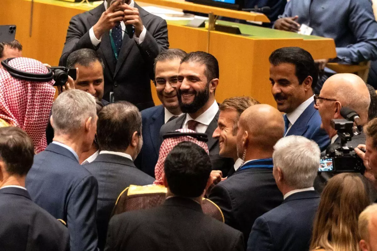 Suriye lideri 58 yıl sonra ilk kez ABD\'de: Ahmed Şara\'nın New York\'taki temasları neden önemli?