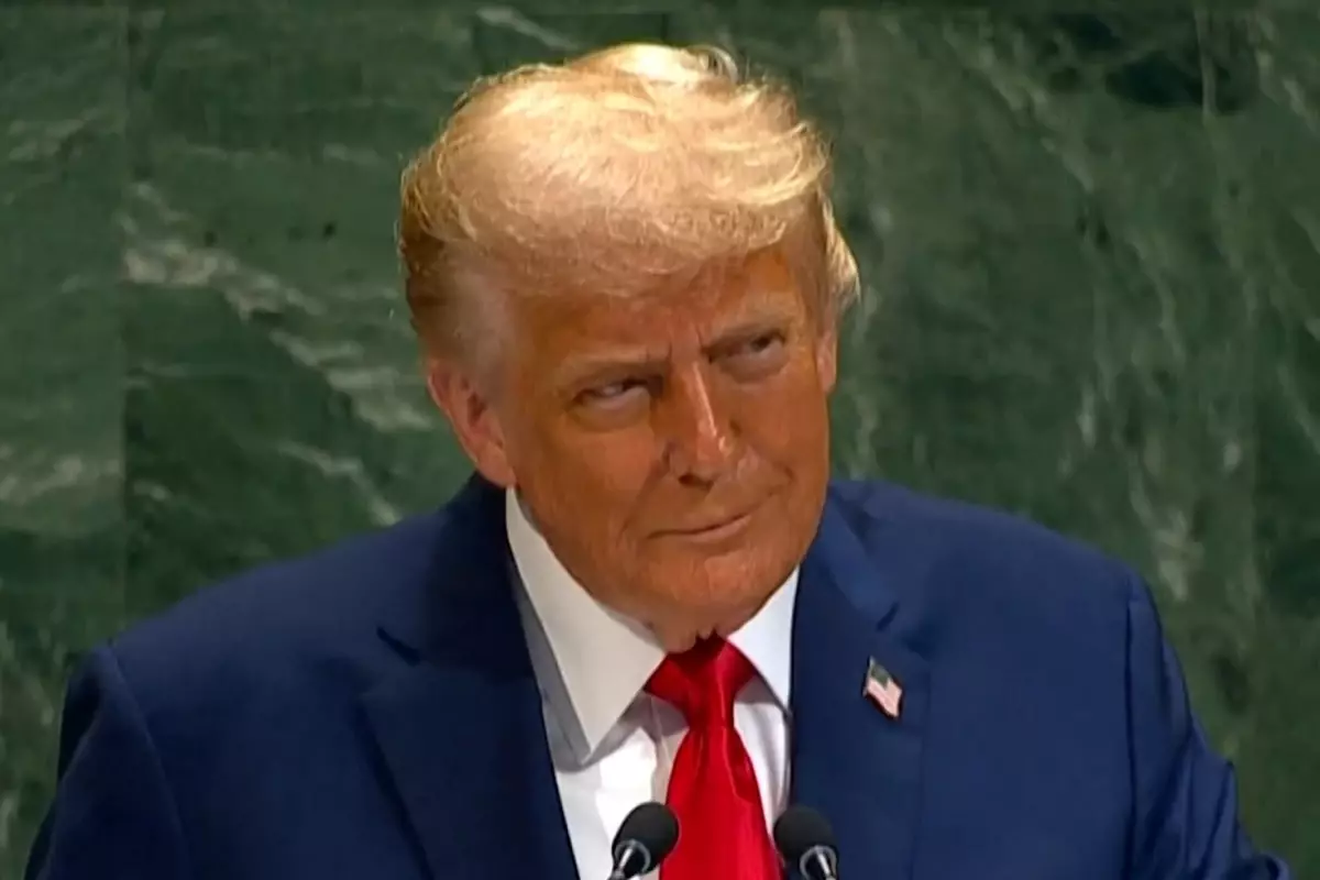 Trump yine şaşırtmadı! Kürsüsünde konuştuğu BM\'ye demediğini bırakmadı