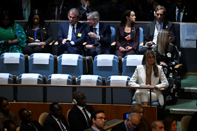 Trump yine şaşırtmadı! Kürsüsünde konuştuğu BM'ye demediğini bırakmadı Trump yine şaşırtmadı! Kürsüsünde konuştuğu BM'ye demediğini bırakmadı