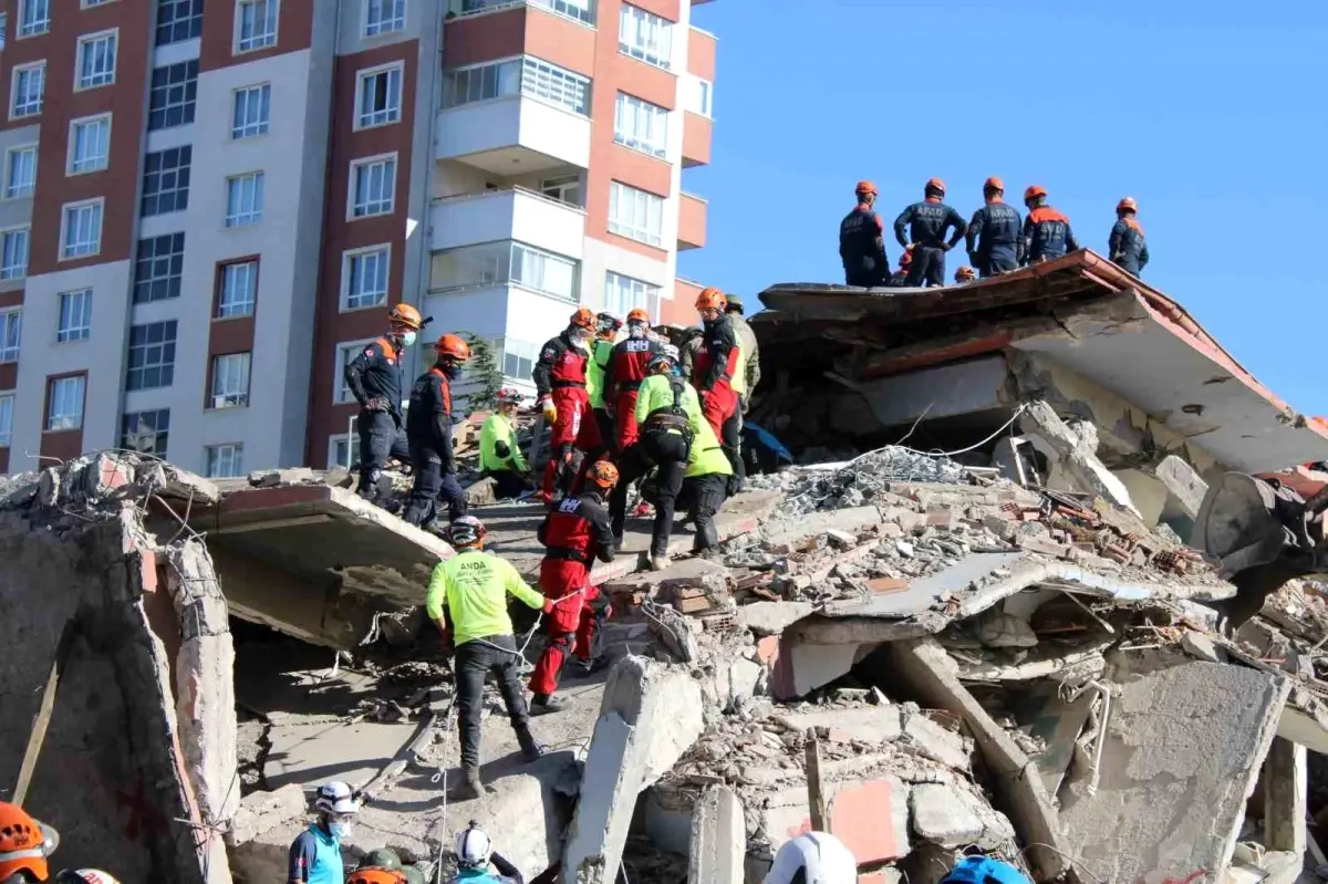 Kayseri\'de 6.4 Büyüklüğünde Deprem Tatbikatı Gerçekleştirildi