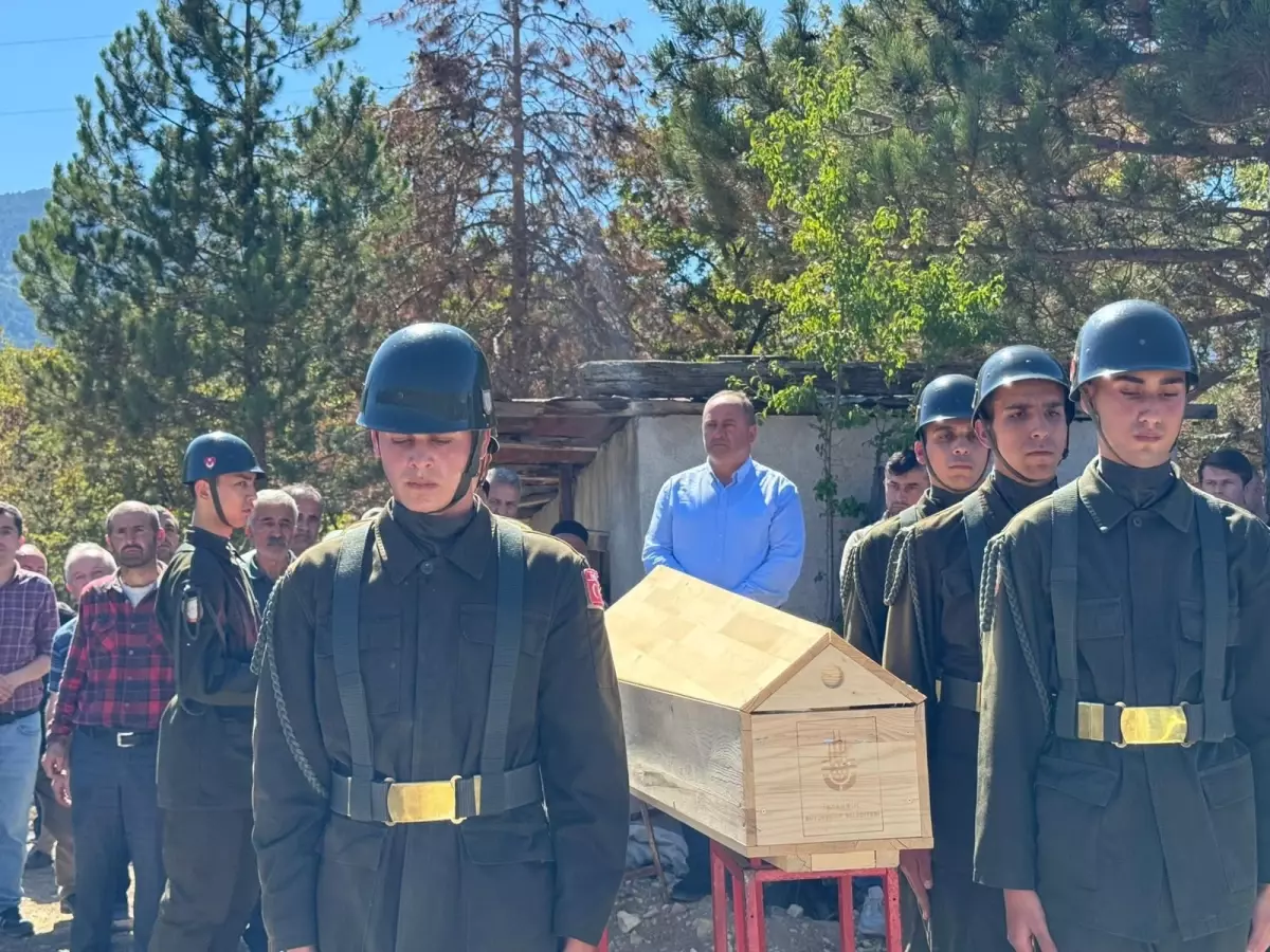 Yangında Hayatını Kaybeden Gazi Çift Toprağa Verildi