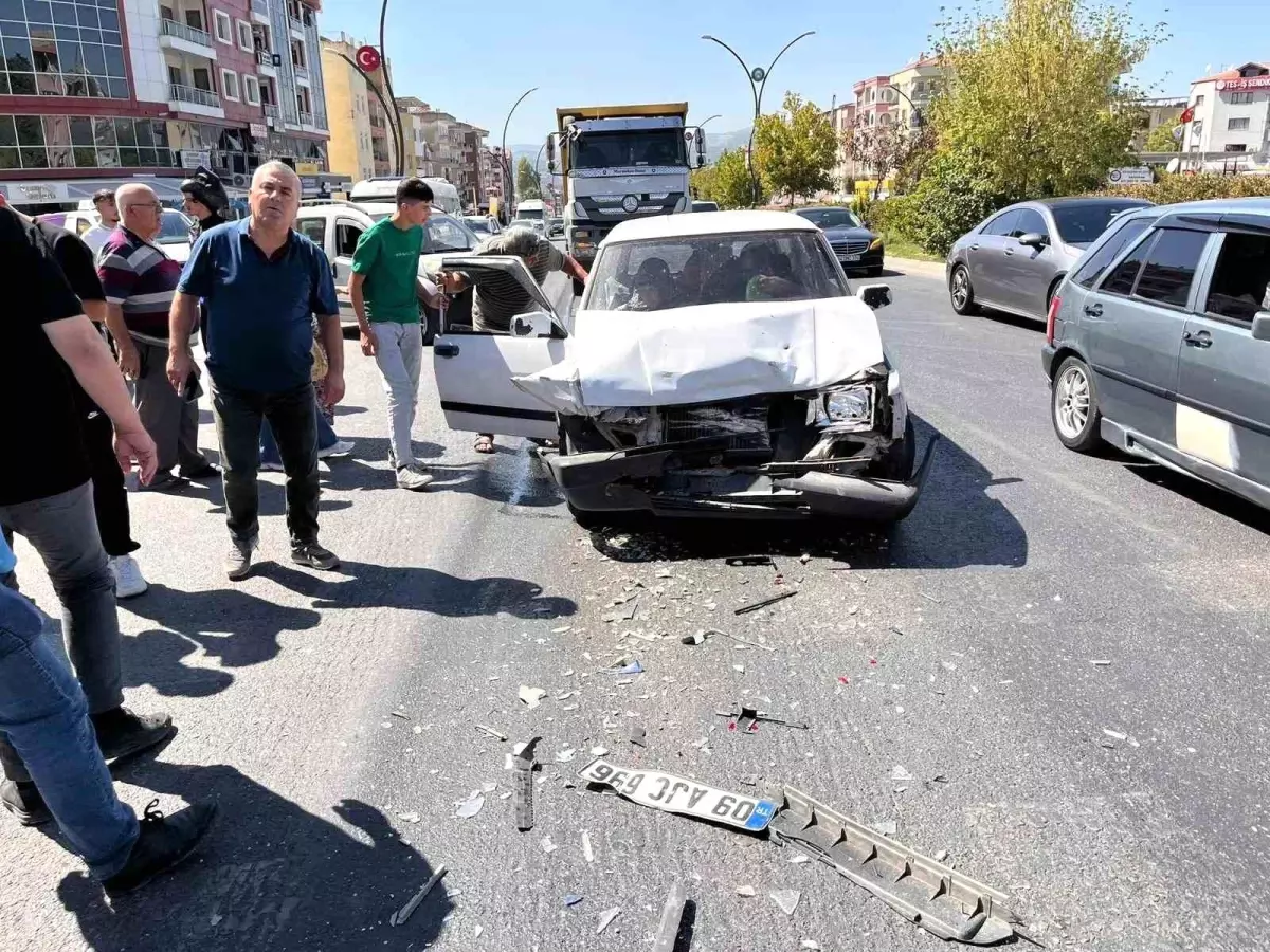 Yatağan\'da Trafik Kazası: 3 Yaralı