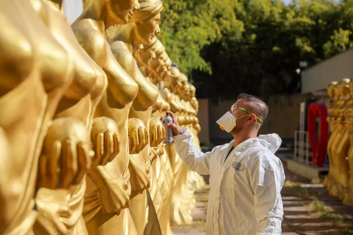 62. Altın Portakal Festivali İçin Venüs Heykelleri Yerleştirildi