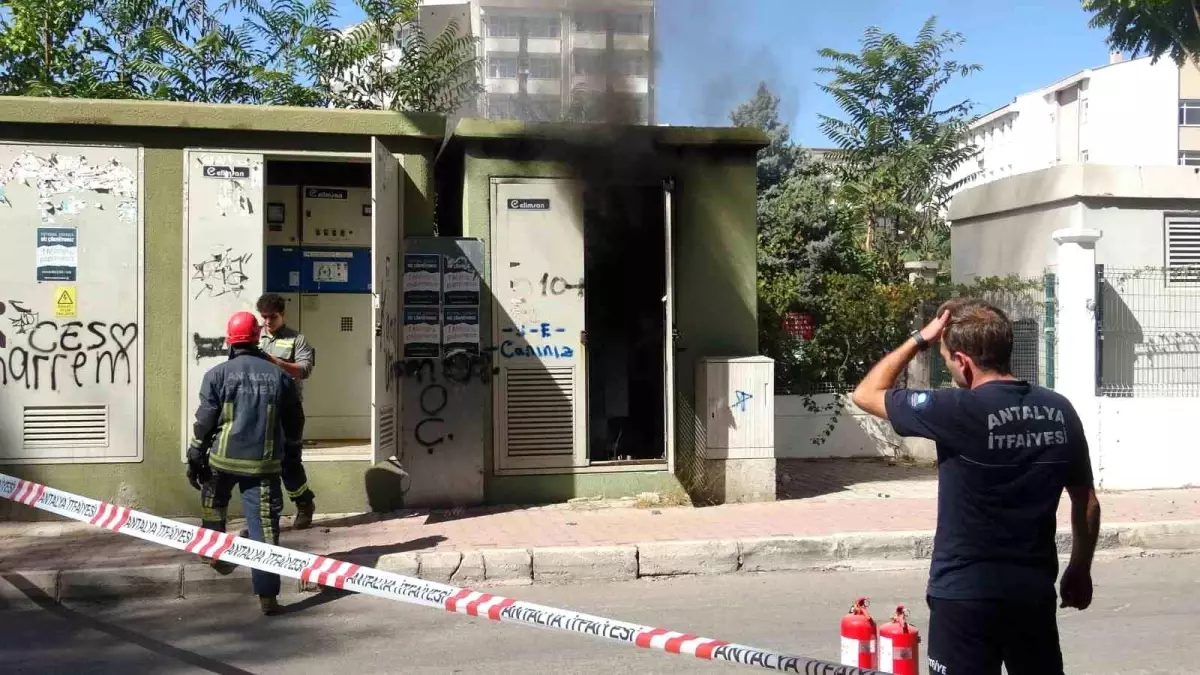 Antalya\'da Trafoda Yangın: İtfaiye Ekipleri Müdahale Etti