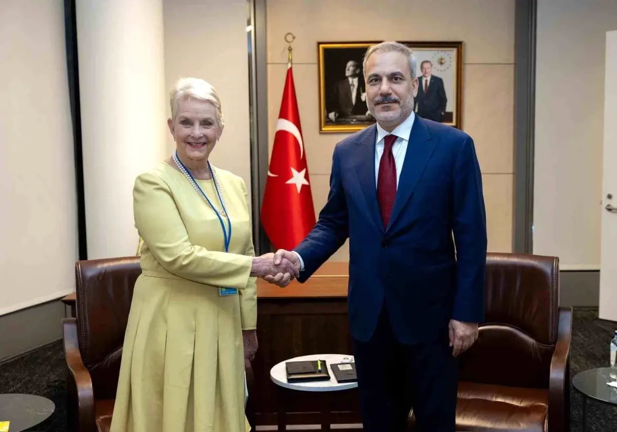 Fidan, Cindy McCain ile Görüştü