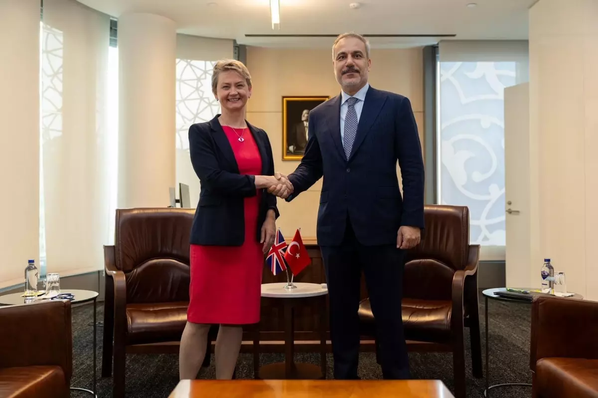 Hakan Fidan, Yvette Cooper ile Görüştü