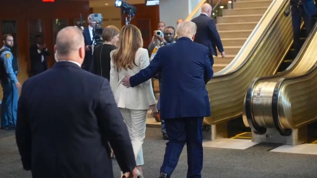 Trump\'ın Yürüyen Merdiven Kazası