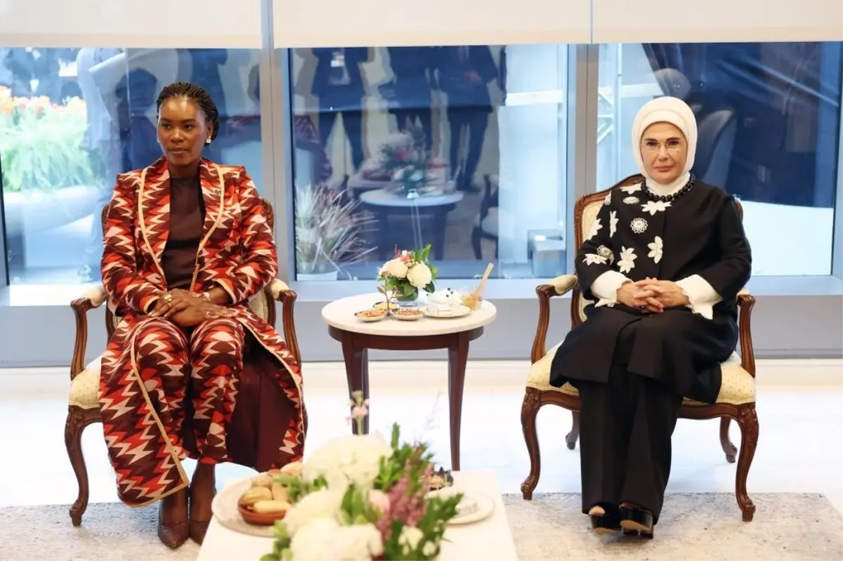 Emine Erdoğan, Gabon Cumhurbaşkanı\'nın eşi ile görüştü
