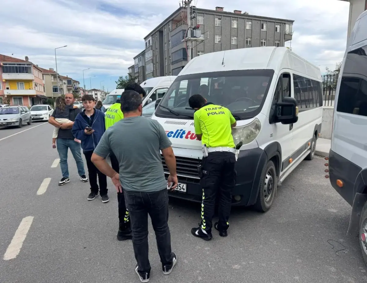 Karasu\'da Okul Servislerine Sıkı Denetim