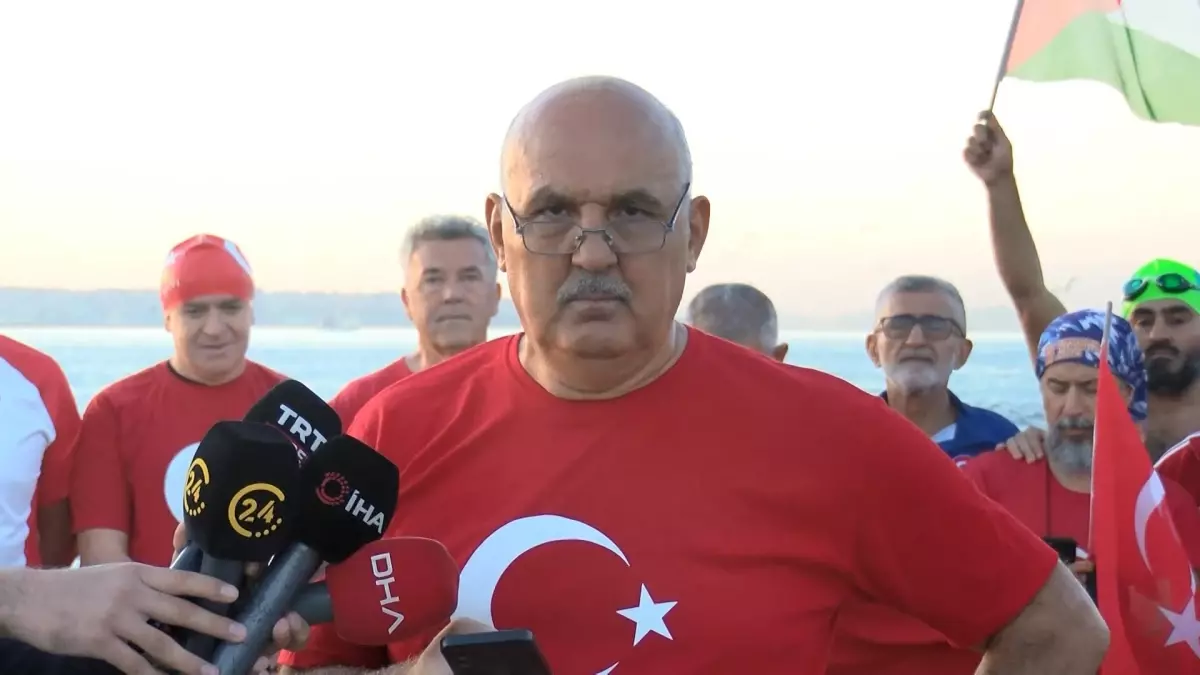 Zeytinburnu Yüzücülerinden Filistin\'e Destek