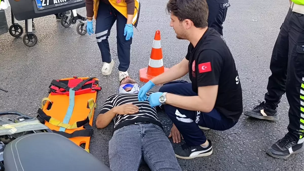 Gaziantep\'te Minibüs Motosiklete Çarptı