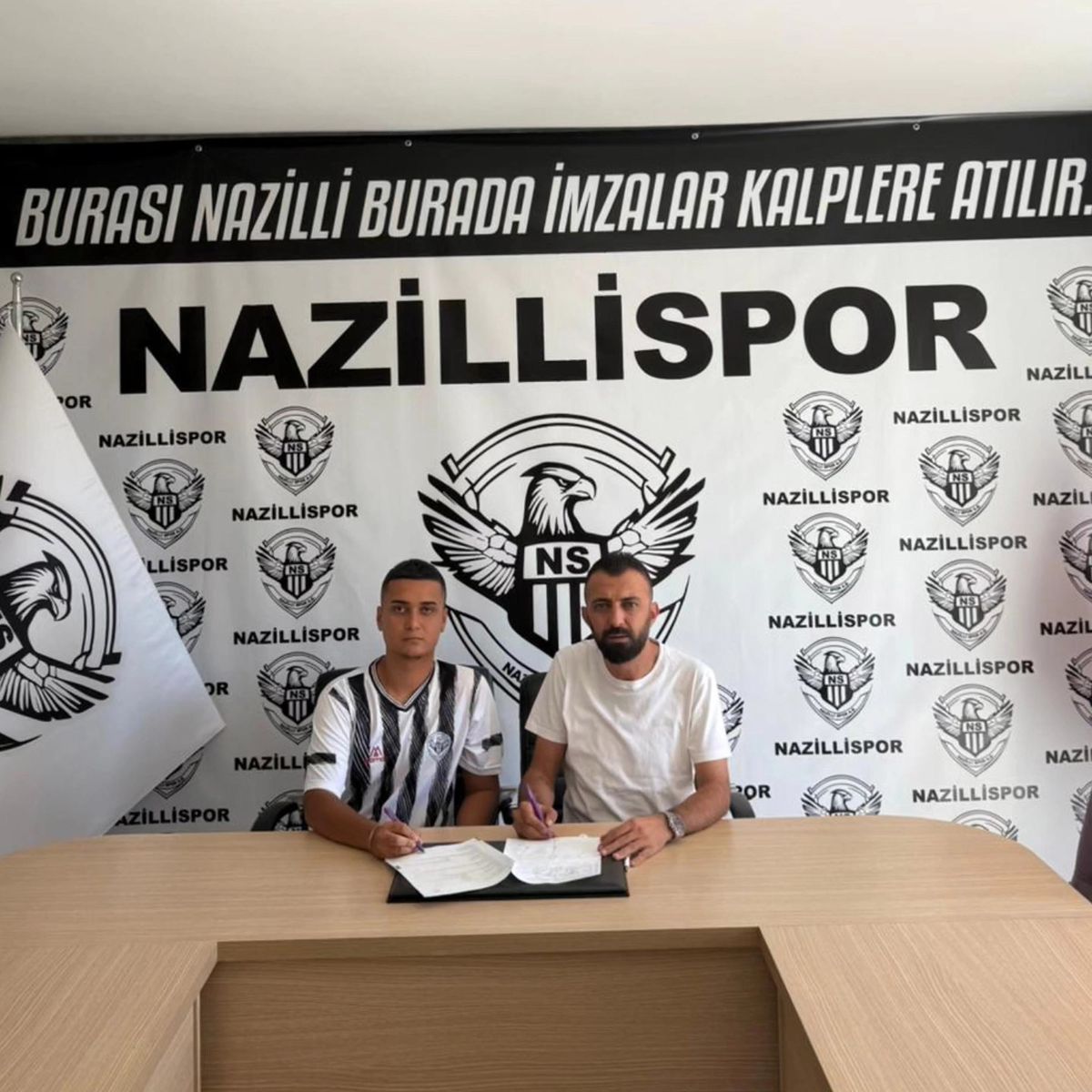 Nazillispor\'dan Genç Yıldızla Sözleşme