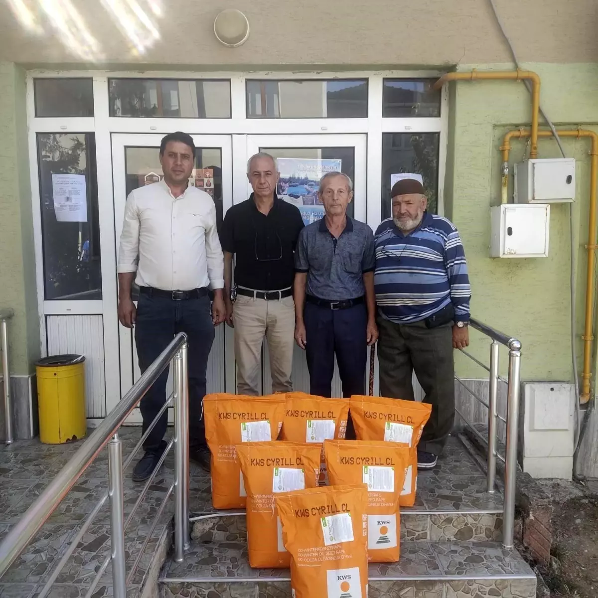 Osmaneli\'nde Çiftçilere Kanola Tohumu Desteği