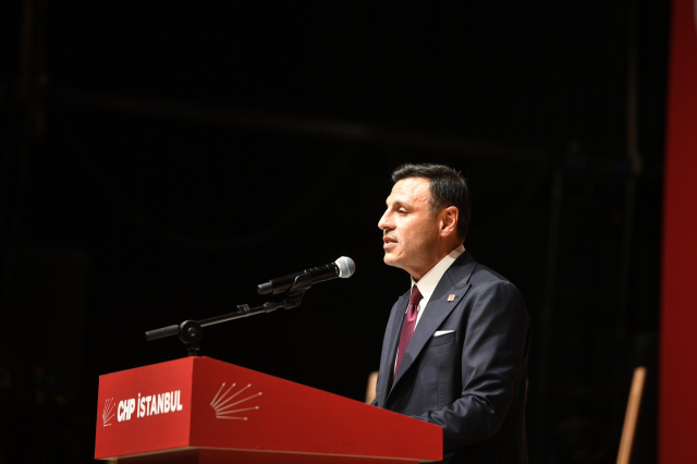 Özgür Çelik yeniden CHP İstanbul İl Başkanı seçildi