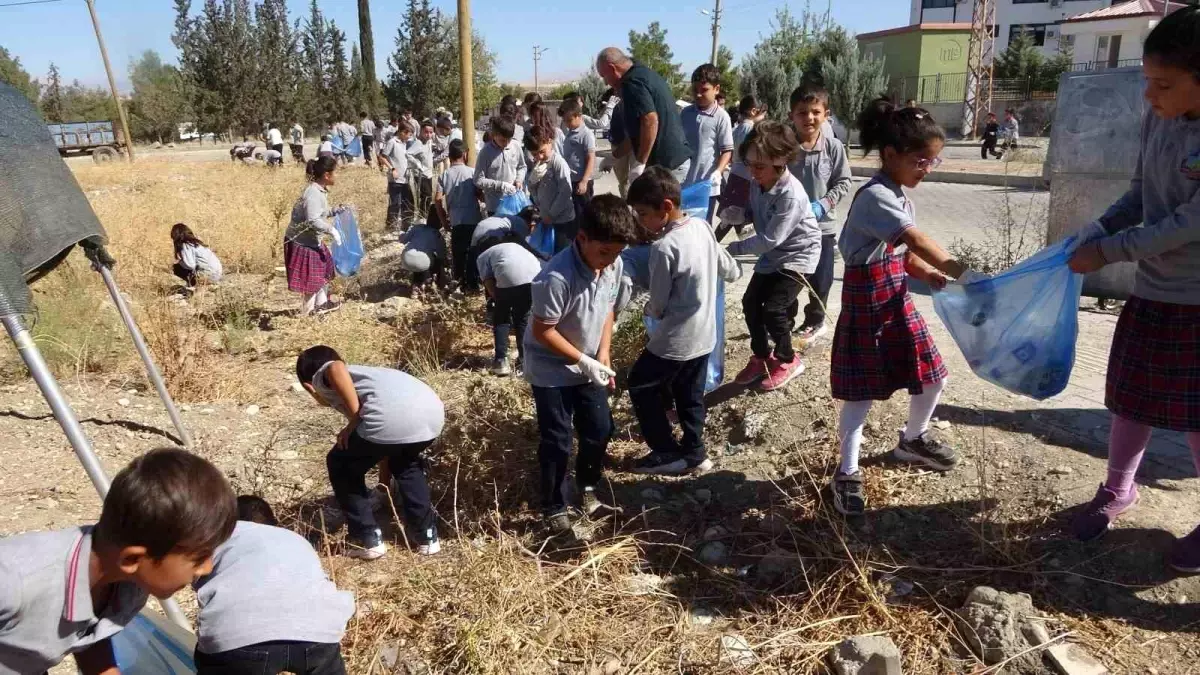 Samsat\'ta Temiz Çevre Etkinliği: Öğrenciler Örnek Oldu