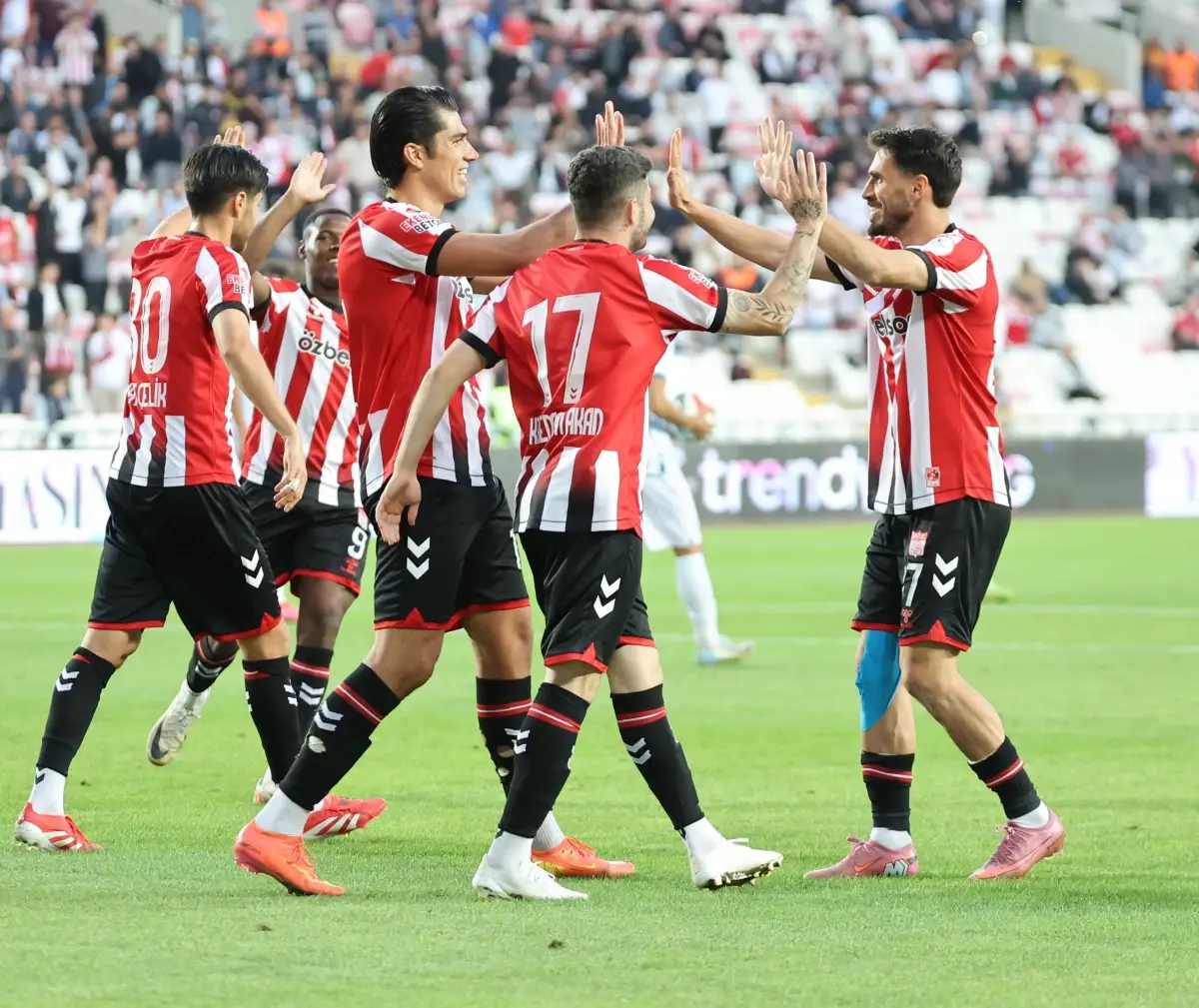 Sivasspor, Adana Demirspor\'u 5-0 yendi