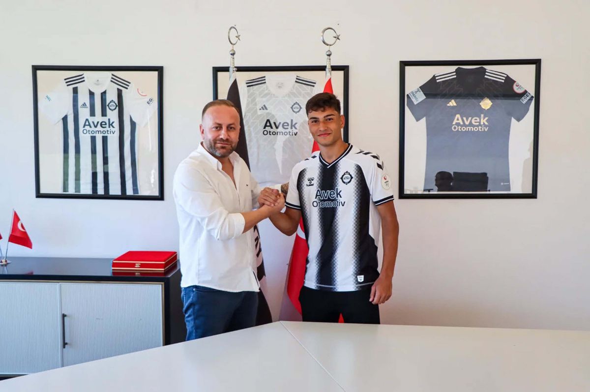 Altay\'da Genç Yıldız Osman Gülalan Profesyonel Sözleşme İmzaladı