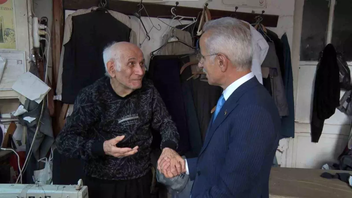 Bakan Uraloğlu\'ndan Terziyle Neşeli Sohbet