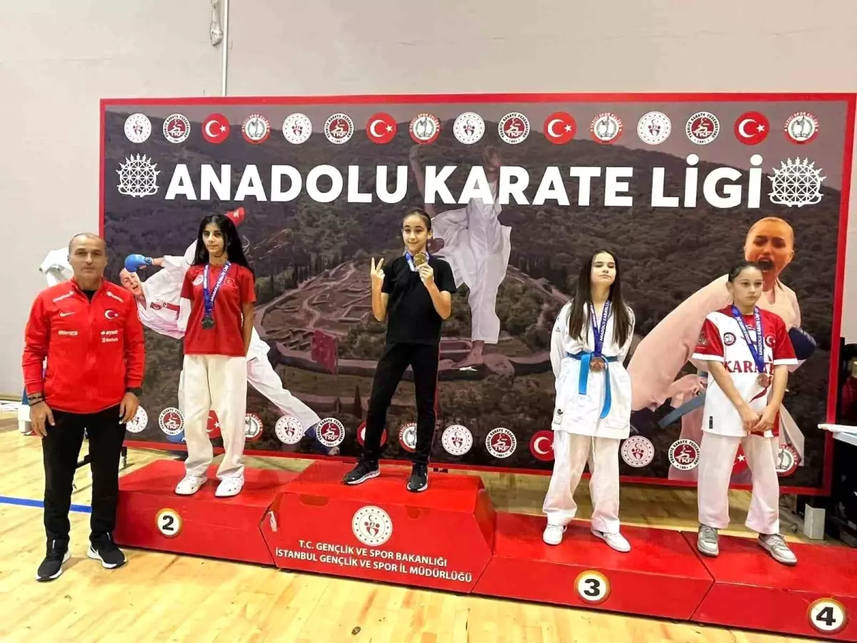 Kübra Beril Culfa\'dan Anadolu Karate Ligi\'nde Üçüncülük