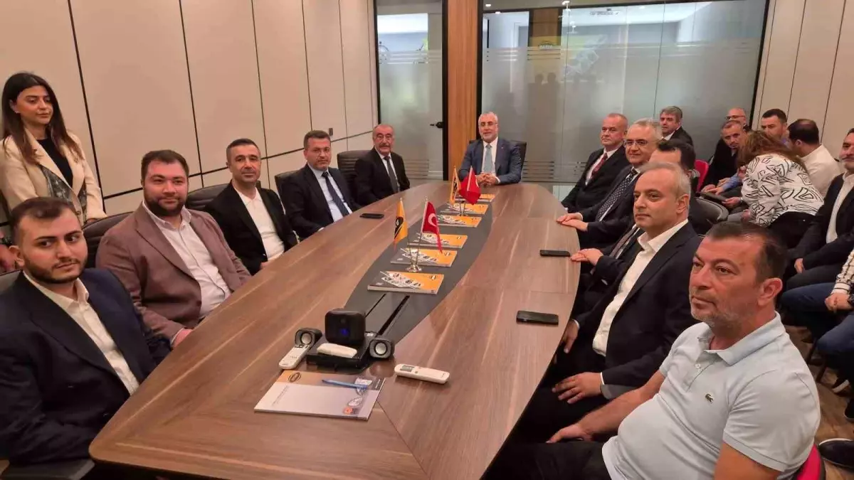 Bakan Işıkhan Silivri\'de Far Fabrikasını Ziyaret Etti