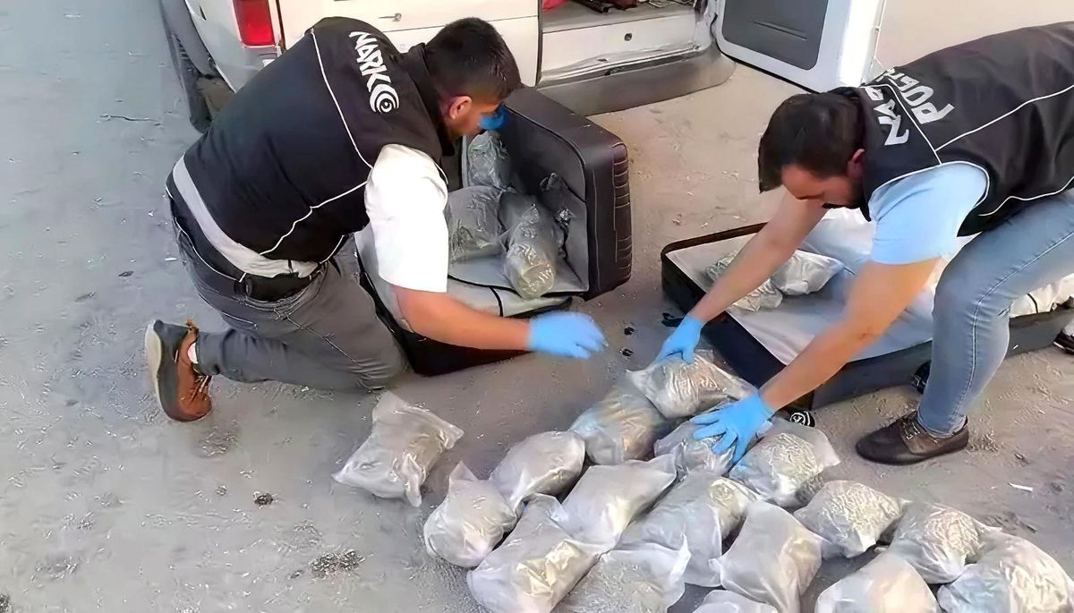 Mersin\'de Uyuşturucu Operasyonu: 35 Kg Skunk Ele Geçirildi