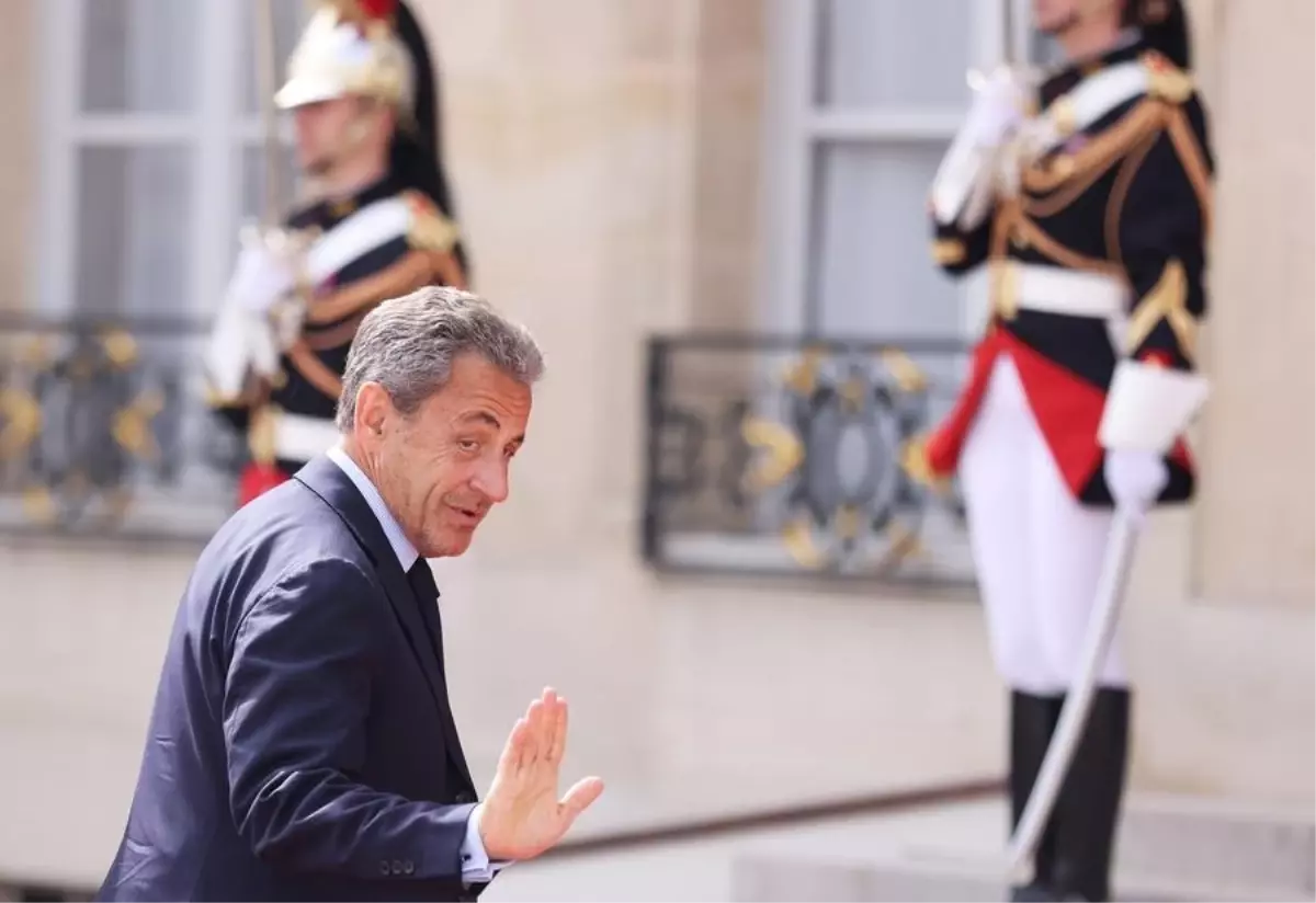 Sarkozy Yolsuzlukta Suçlu Bulundu