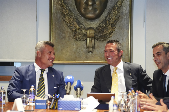 Fenerbahçe Başkanı Sadettin Saran ve yönetim kurulu üyeleri mazbatalarını aldı