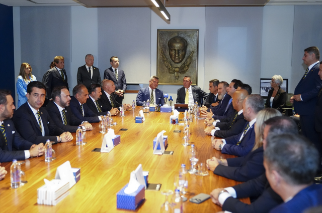 Fenerbahçe Başkanı Sadettin Saran ve yönetim kurulu üyeleri mazbatalarını aldı
